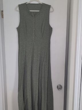 HALARA Olive Green Sleeveless Maxi Dress with Button Placket